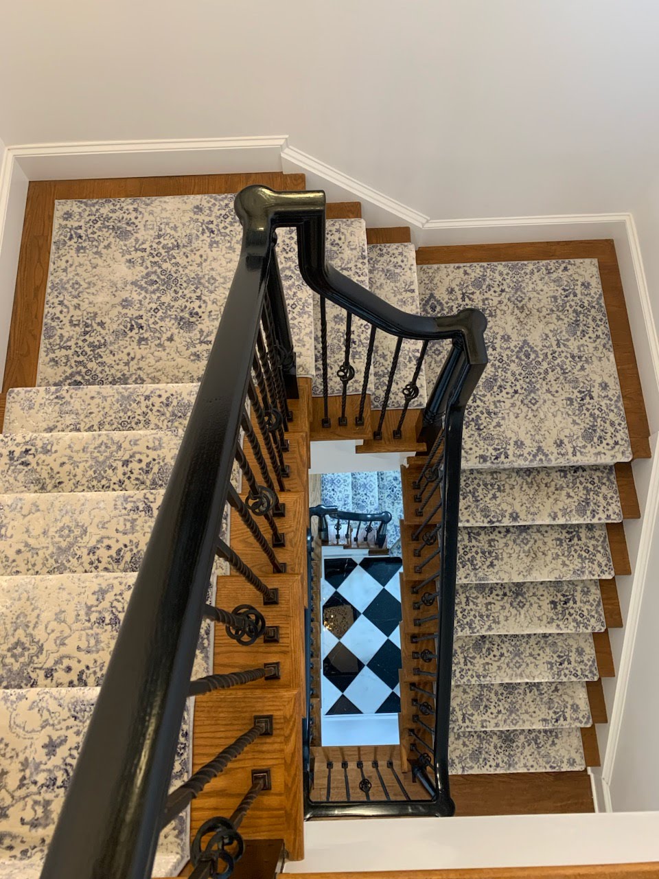 Patterned-poly-silk-stair-runner-1.jpeg